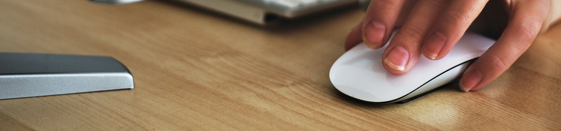 woman at desk using a mouse